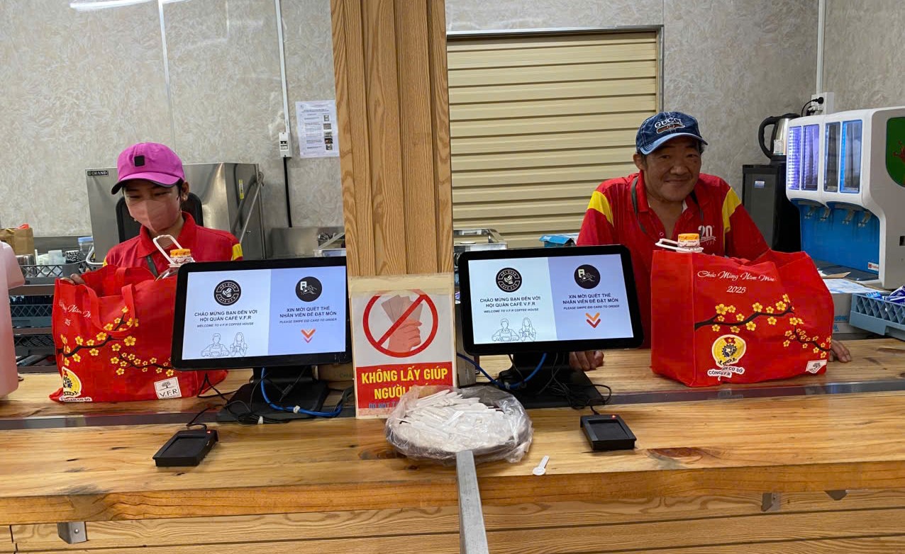 CÔNG ĐOÀN V.F.R TRAO TẶNG QUÀ TẾT NGUYÊN ĐÁN 2025 – GẮN KẾT YÊU THƯƠNG (17)