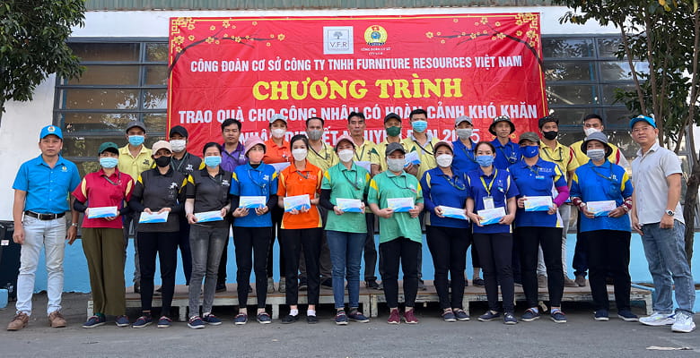 CÔNG ĐOÀN CƠ SỞ V.F.R PHỐI HỢP CÙNG LĐLĐ THÀNH PHỐ THUẬN AN TRAO QUÀ TẾT CHO NGƯỜI LAO ĐỘNG CÓ HOÀN CẢNH KHÓ KHĂN (3)