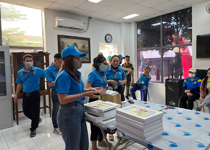 CÔNG ĐOÀN CƠ SỞ V.F.R TRAO BẰNG KHEN CHO 17 ĐOÀN VIÊN XUẤT SẮC NĂM 2024 (3)