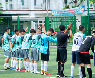 CHÚC MỪNG ĐỘI BÓNG NAM V.F.R ĐOẠT HUY CHƯƠNG  BẠC TẠI GIẢI BÓNG ĐÁ LIÊN ĐOÀN LAO ĐỘNG THÀNH  PHỐ THUẬN AN (7)