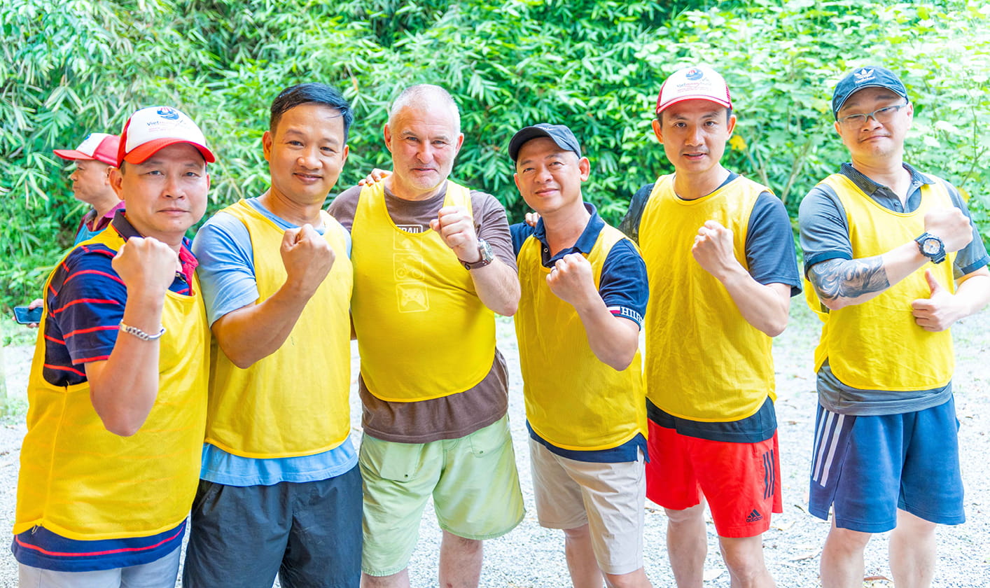 CHƯƠNG TRÌNH HỌP CẤP QUẢN LÍ QUÝ 3 NĂM 2025: “OWNERSHIP MAKES ACHIEVEMENT COLLABORATION MAKES EXCELLENCE ” TẠI TÀ LÀI (15)