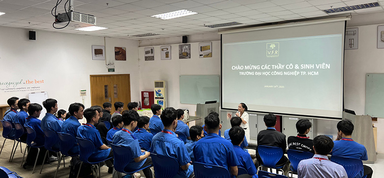 SINH VIÊN ĐẠI HỌC CÔNG NGHIỆP THAM QUAN V.F.R – TRẢI NGHIỆM MÔI TRƯỜNG LÀM VIỆC & PHÚC LỢI TOÀN DIỆN (11)