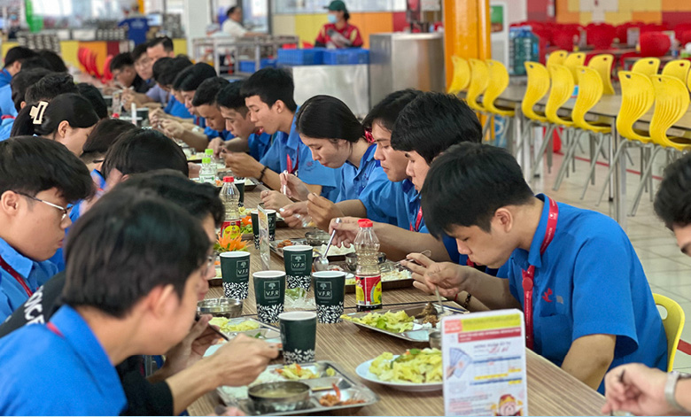 SINH VIÊN ĐẠI HỌC CÔNG NGHIỆP THAM QUAN V.F.R – TRẢI NGHIỆM MÔI TRƯỜNG LÀM VIỆC & PHÚC LỢI TOÀN DIỆN (21)
