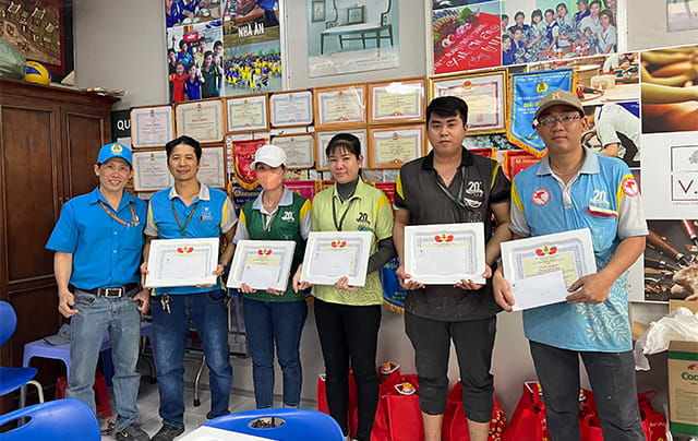 CÔNG ĐOÀN CƠ SỞ V.F.R TRAO BẰNG KHEN CHO 17 ĐOÀN VIÊN XUẤT SẮC NĂM 2024