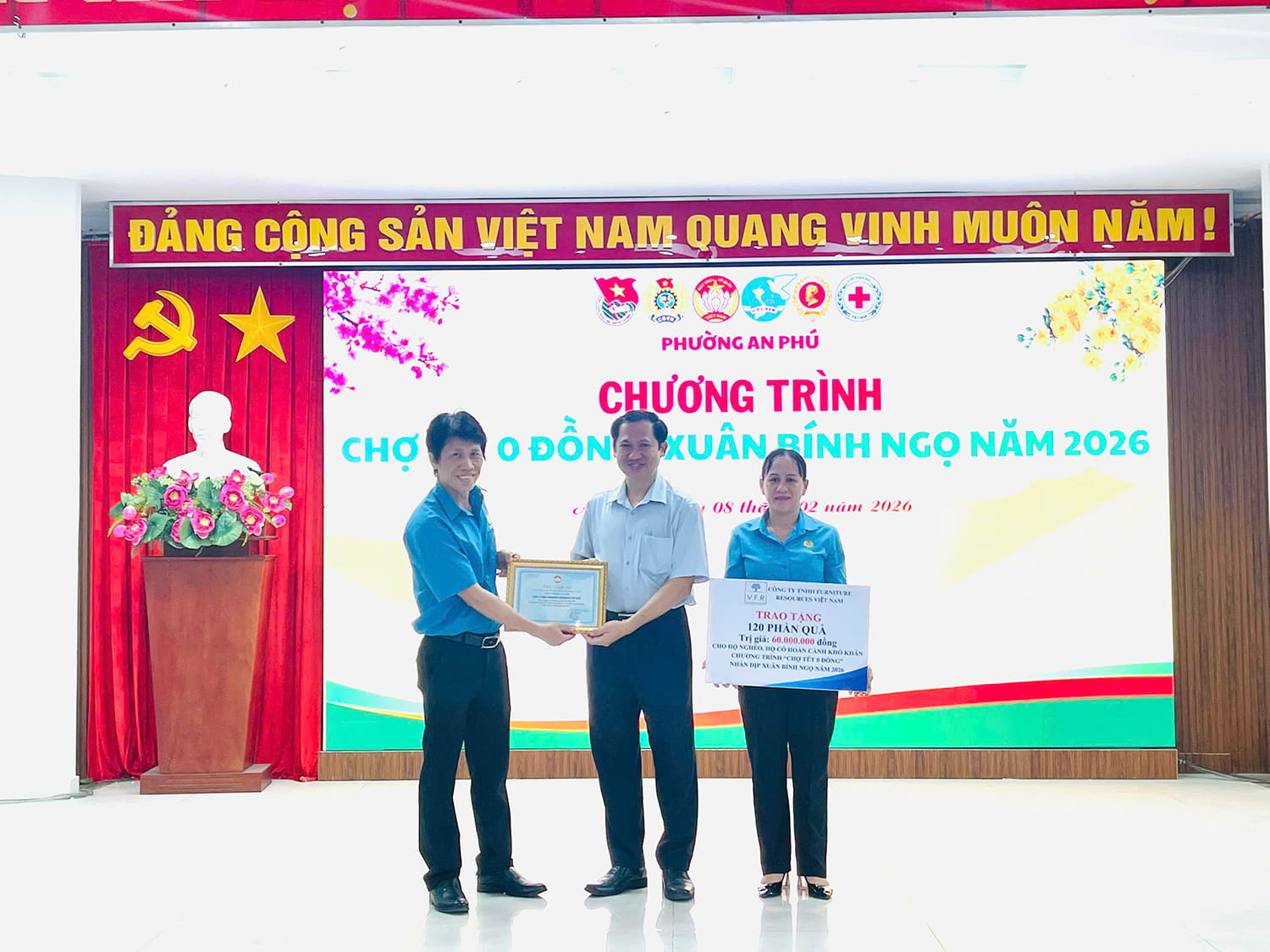 CÔNG ĐOÀN CƠ SỞ V.F.R TRAO 120 PHẦN QUÀ TẠI “CHỢ TẾT 0 ĐỒNG” PHƯỜNG AN PHÚ (3)