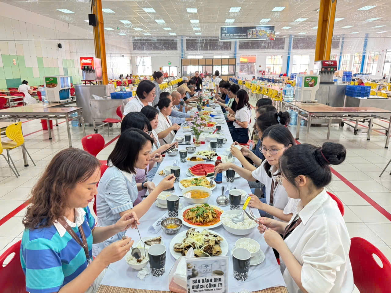 LỄ TỔNG KẾT THỰC TẬP SINH VIÊN ĐẠI HỌC QUỐC TẾ TP.HCM TẠI V.F.R (17)