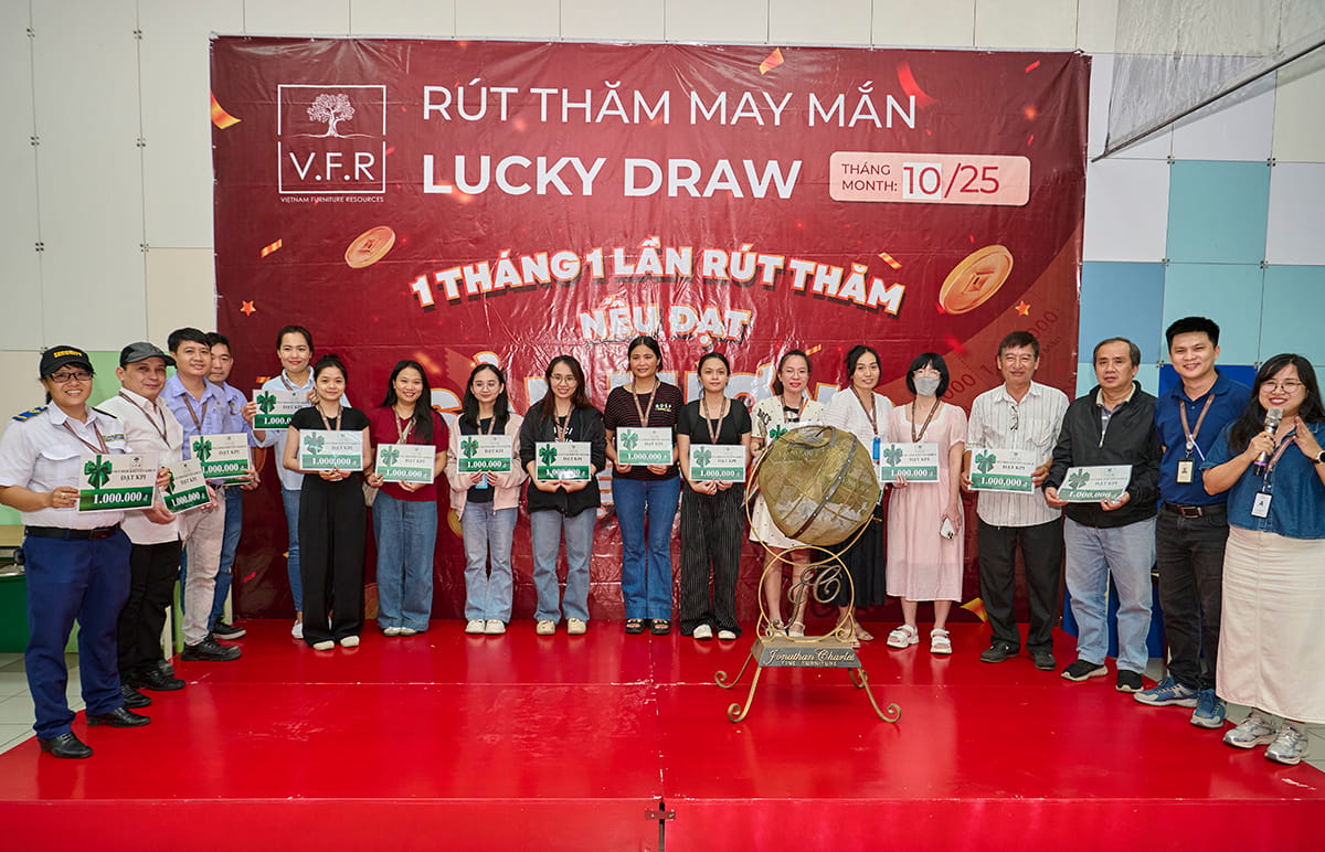 V.F.R TỔ CHỨC BỐC THĂM MAY MẮN CHO TOÀN THỂ CÔNG NHÂN VIÊN THƯỞNG ĐẠT CHỈ TIÊU THÁNG 10/2025 (3)