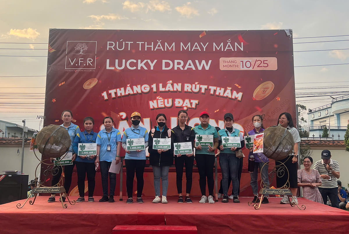 V.F.R TỔ CHỨC BỐC THĂM MAY MẮN CHO TOÀN THỂ CÔNG NHÂN VIÊN THƯỞNG ĐẠT CHỈ TIÊU THÁNG 10/2025 (11)