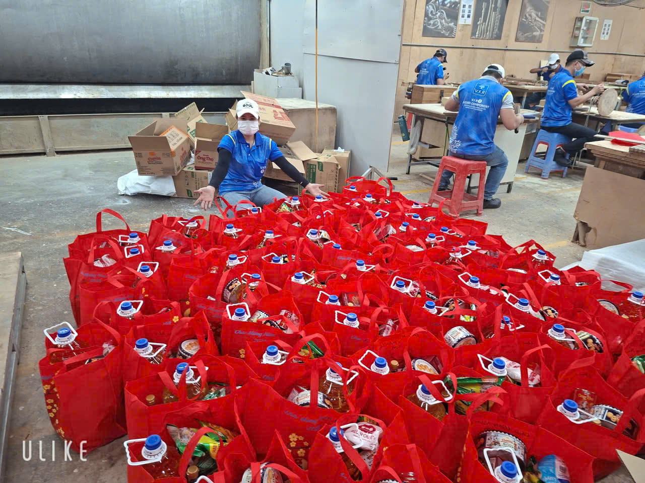 LAN TỎA YÊU THƯƠNG MÙA TẾT: CÔNG ĐOÀN V.F.R TRAO HƠN 2.500 PHẦN QUÀ (3)