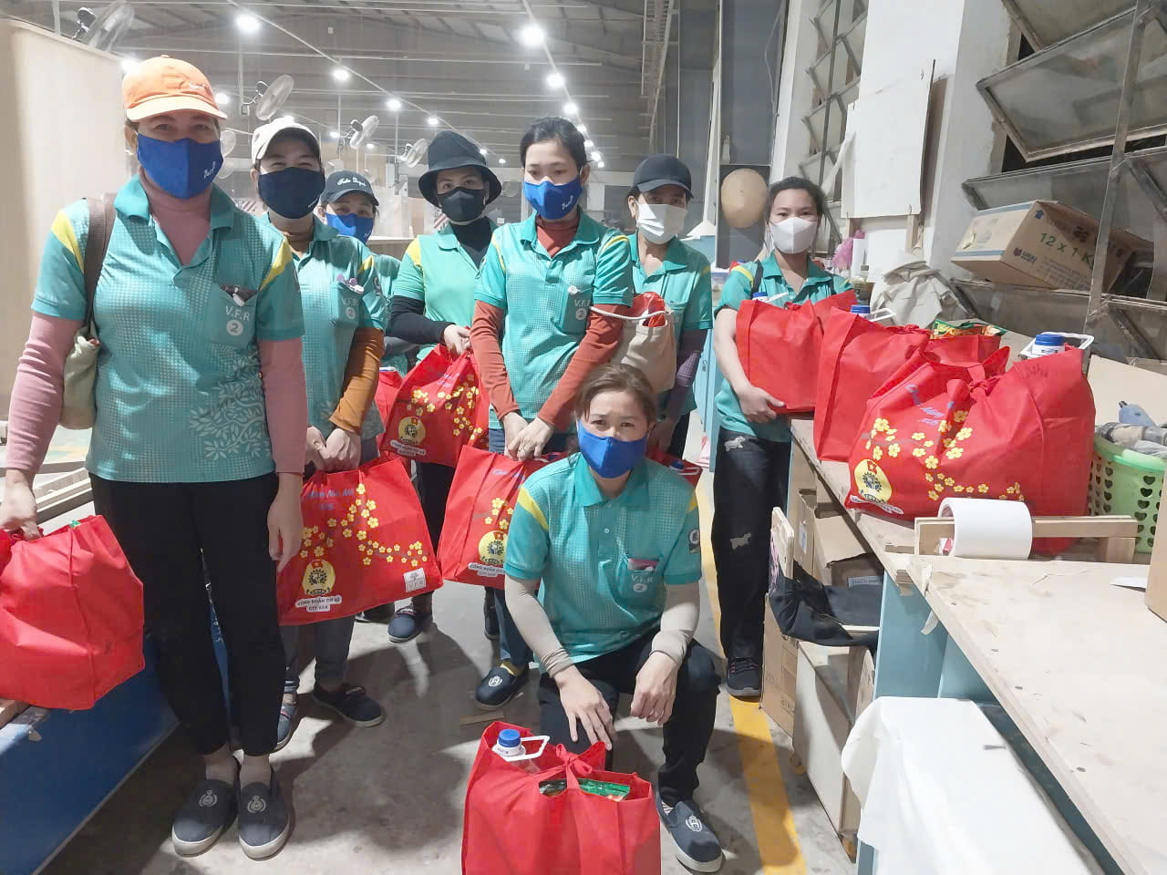 LAN TỎA YÊU THƯƠNG MÙA TẾT: CÔNG ĐOÀN V.F.R TRAO HƠN 2.500 PHẦN QUÀ (7)