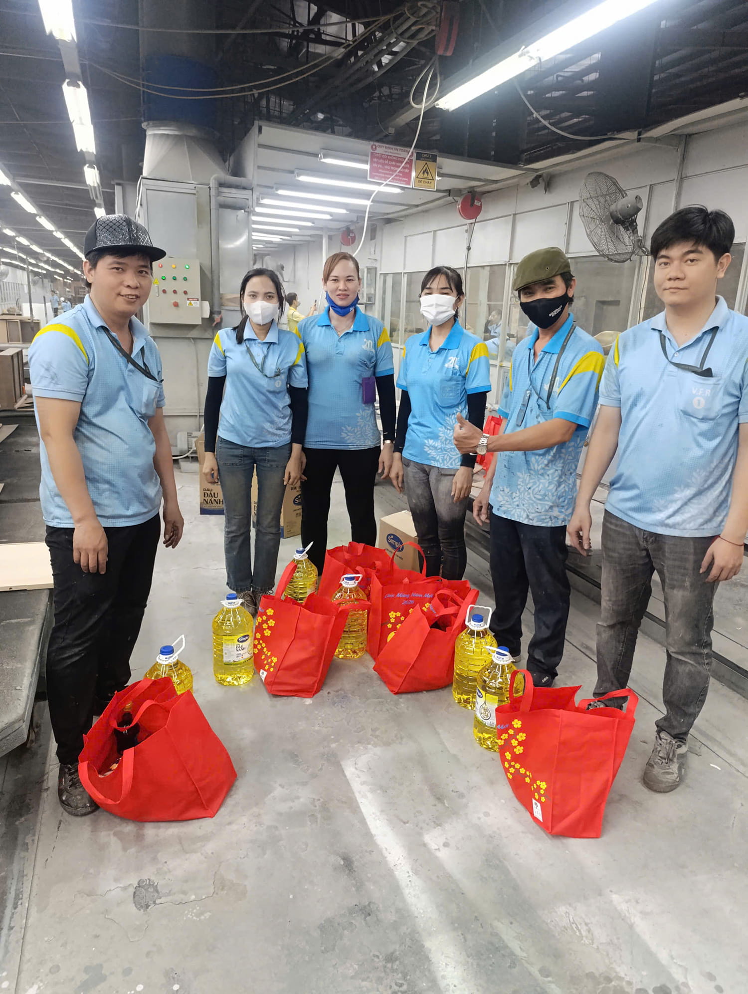 LAN TỎA YÊU THƯƠNG MÙA TẾT: CÔNG ĐOÀN V.F.R TRAO HƠN 2.500 PHẦN QUÀ (17)
