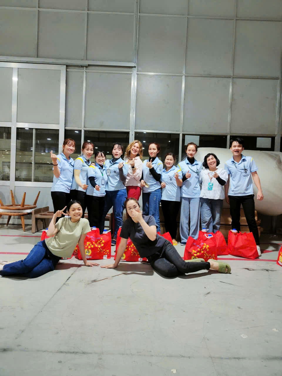 LAN TỎA YÊU THƯƠNG MÙA TẾT: CÔNG ĐOÀN V.F.R TRAO HƠN 2.500 PHẦN QUÀ (19)