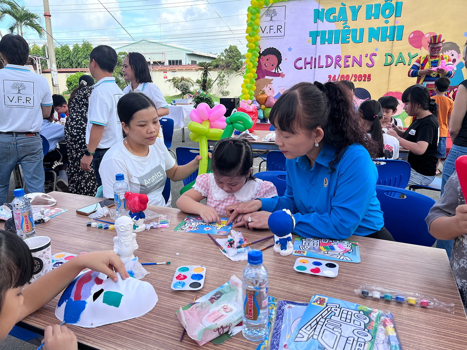 NỤ CƯỜI TRẺ THƠ LUÔN LÀ MÓN QUÀ VÔ GIÁ (23)