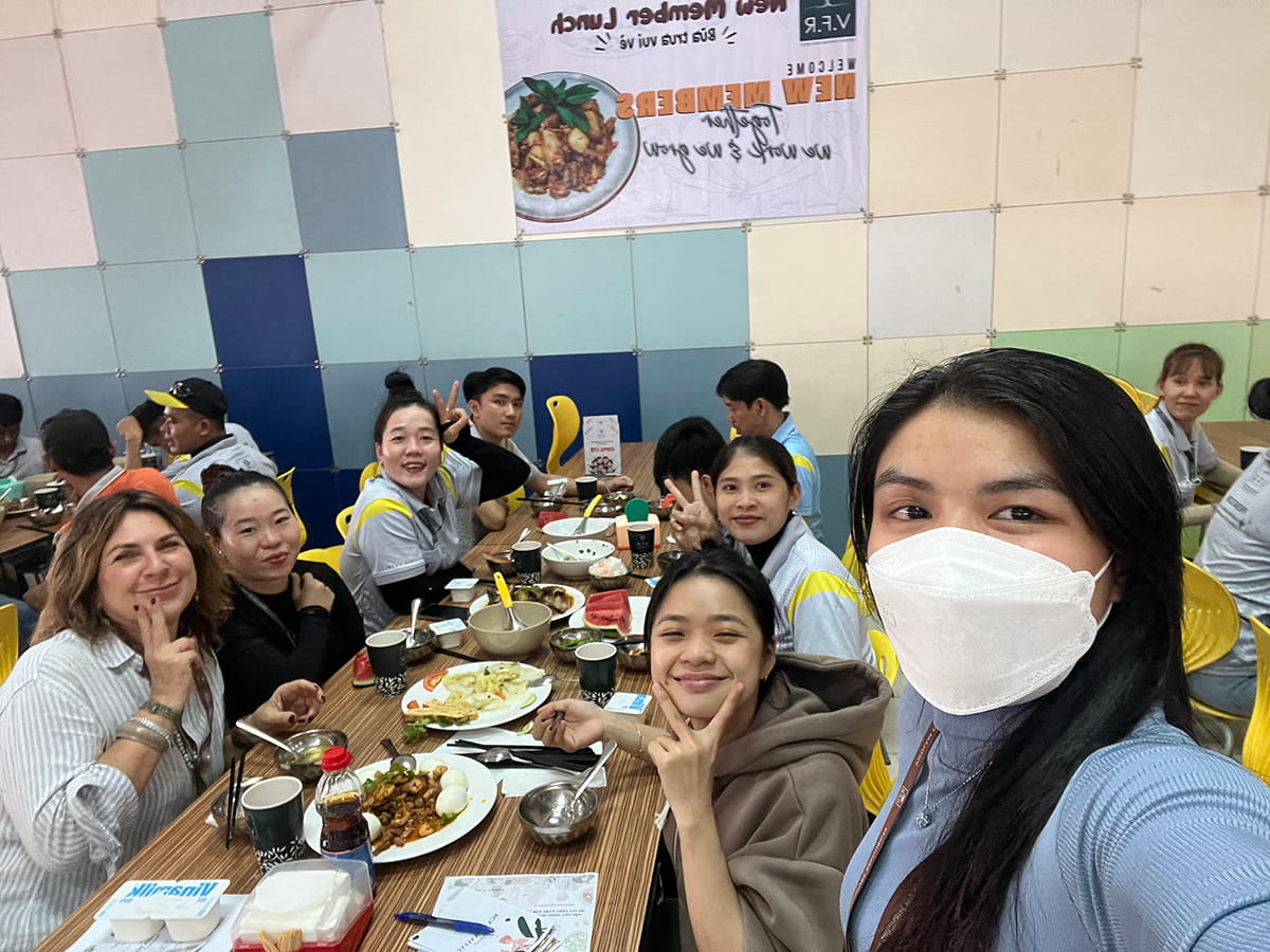 BỮA TRƯA THÂN MẬT CHÀO ĐÓN THÀNH VIÊN MỚI – GẮN KẾT ĐẠI GIA ĐÌNH V.F.R (13)