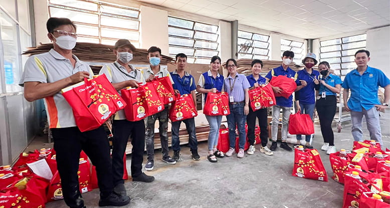 XUÂN ẤM NO CÔNG ĐOÀN V.F.R GỬI QUÀ TẾT NGUYÊN ĐÁN 2024 CHO TOÀN THỂ NGƯỜI LAO ĐỘNG (9)