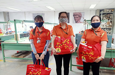 XUÂN ẤM NO CÔNG ĐOÀN V.F.R GỬI QUÀ TẾT NGUYÊN ĐÁN 2024 CHO TOÀN THỂ NGƯỜI LAO ĐỘNG (11)